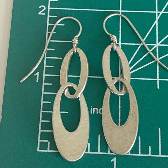 James Avery Retired Sterling Silver Hammered Oval Link Earrings - Picture 4 of 5